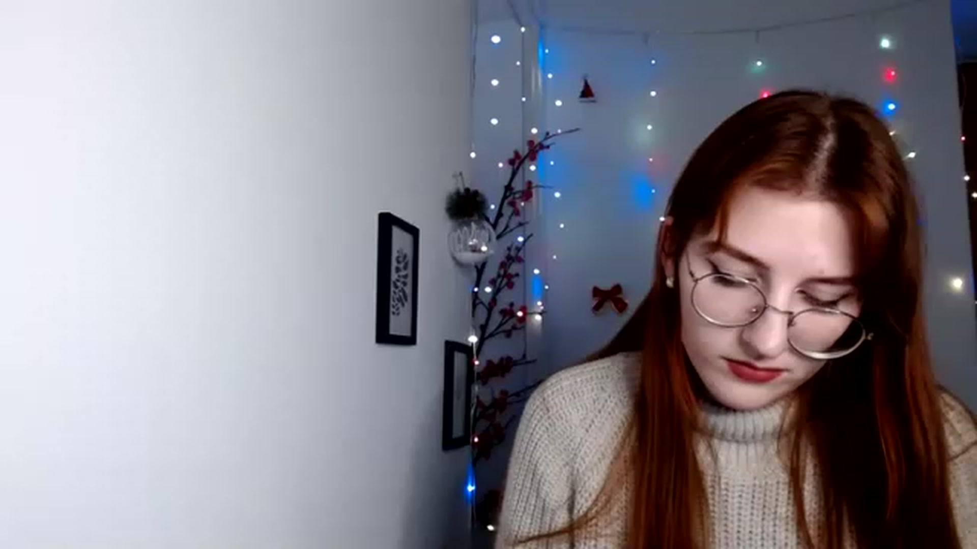Gallery image thumbnail from Red_Hot_Fox's myfreecams stream on, 12/07/2022, 16:26 image 10 of 20