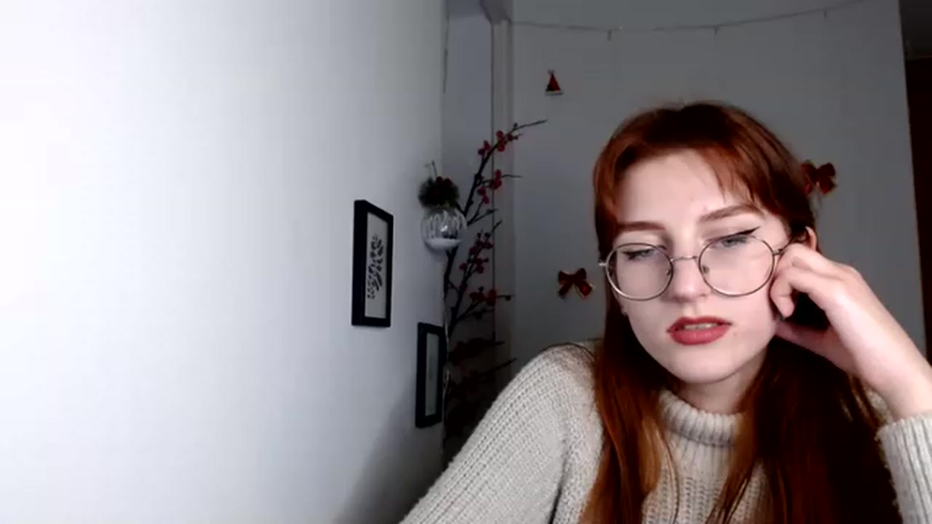 Gallery image thumbnail from Red_Hot_Fox's myfreecams stream on, 12/07/2022, 17:54 image 14 of 20