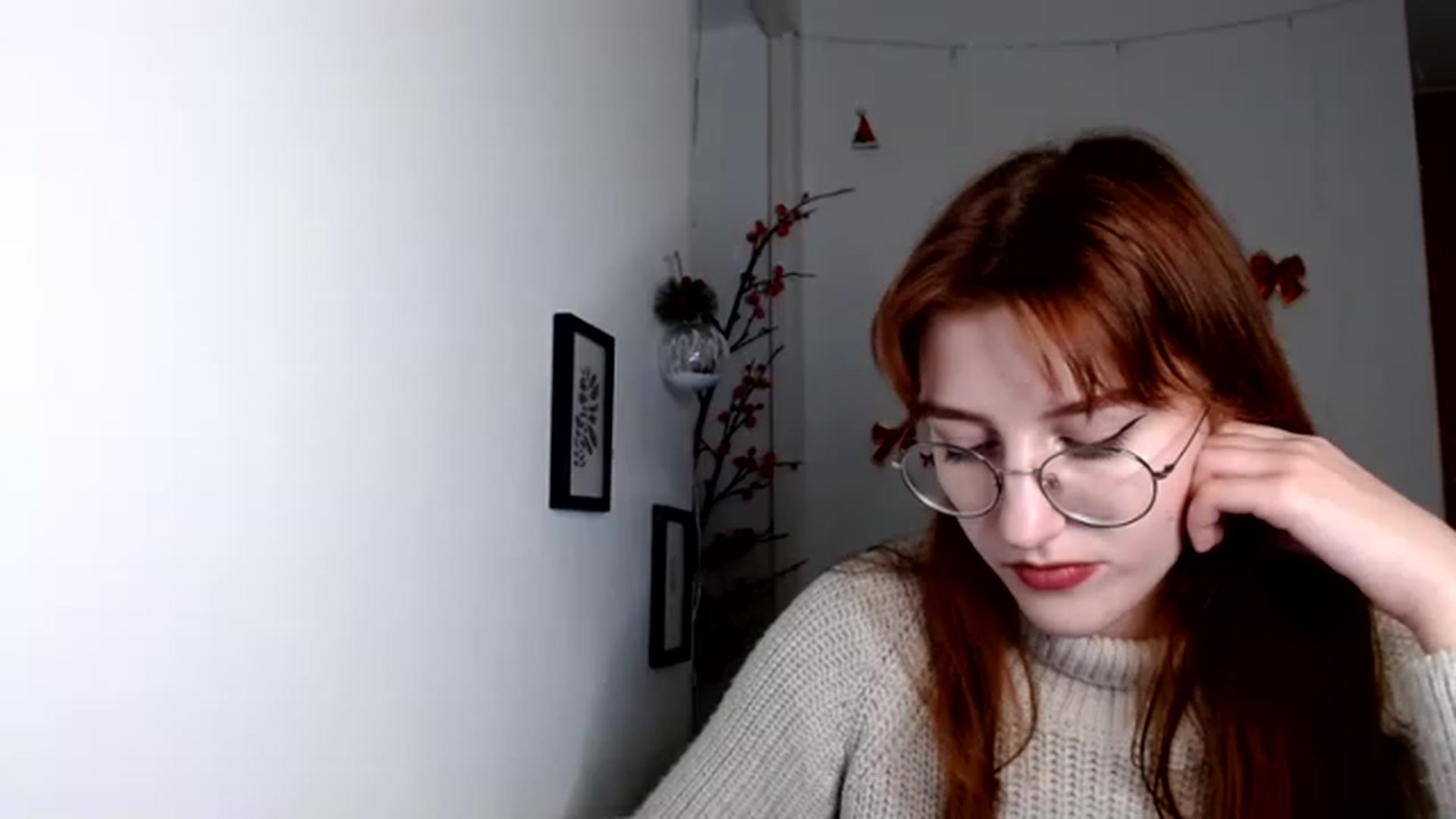 Gallery image thumbnail from Red_Hot_Fox's myfreecams stream on, 12/07/2022, 17:54 image 10 of 20