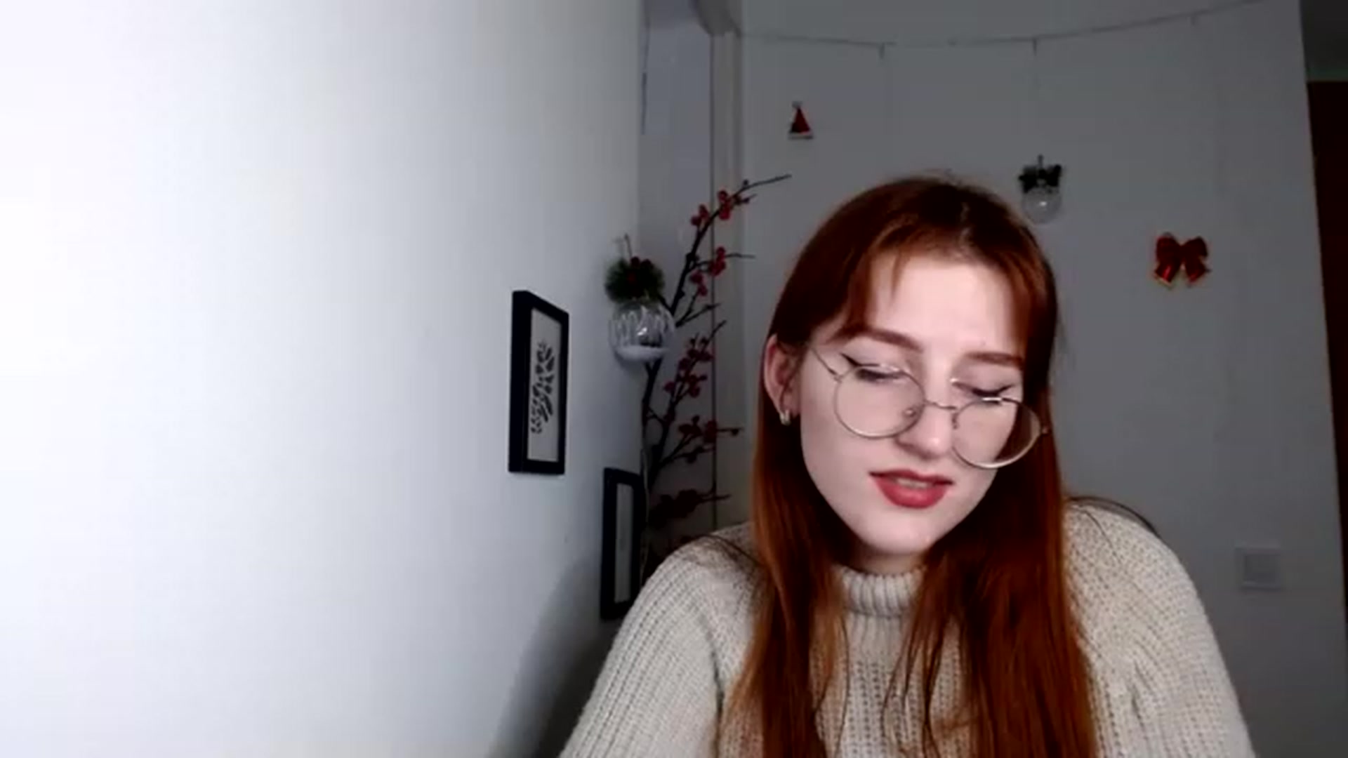 Gallery image thumbnail from Red_Hot_Fox's myfreecams stream on, 12/07/2022, 17:54 image 15 of 20