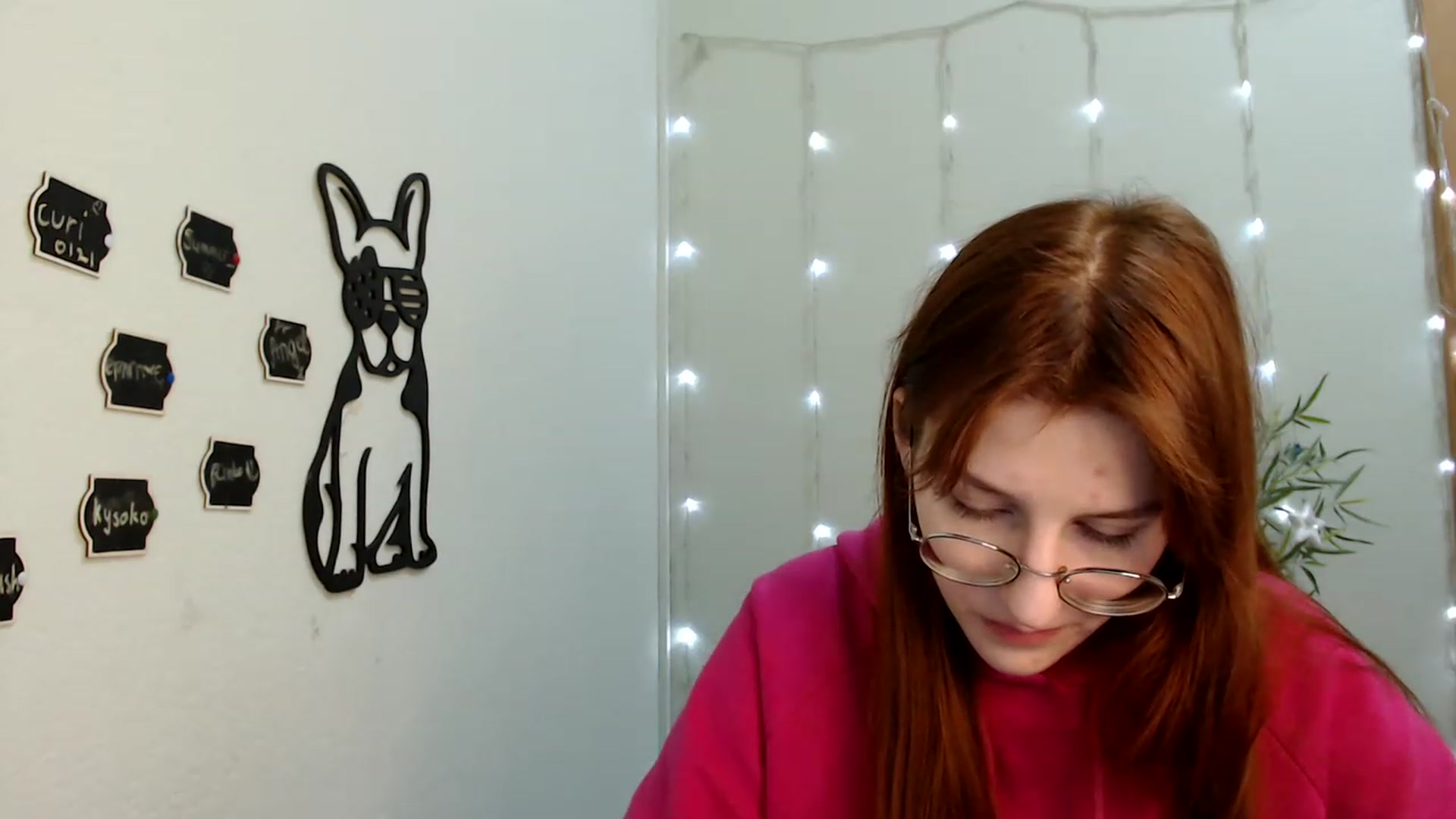 Gallery image thumbnail from Red_Hot_Fox's myfreecams stream on, 12/15/2022, 10:26 image 15 of 20