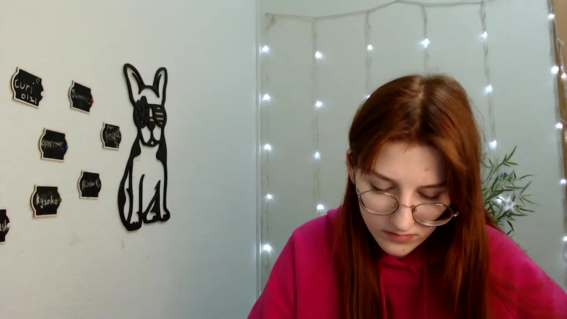 Gallery image thumbnail from Red_Hot_Fox's myfreecams stream on, 12/15/2022, 10:26 image 17 of 20