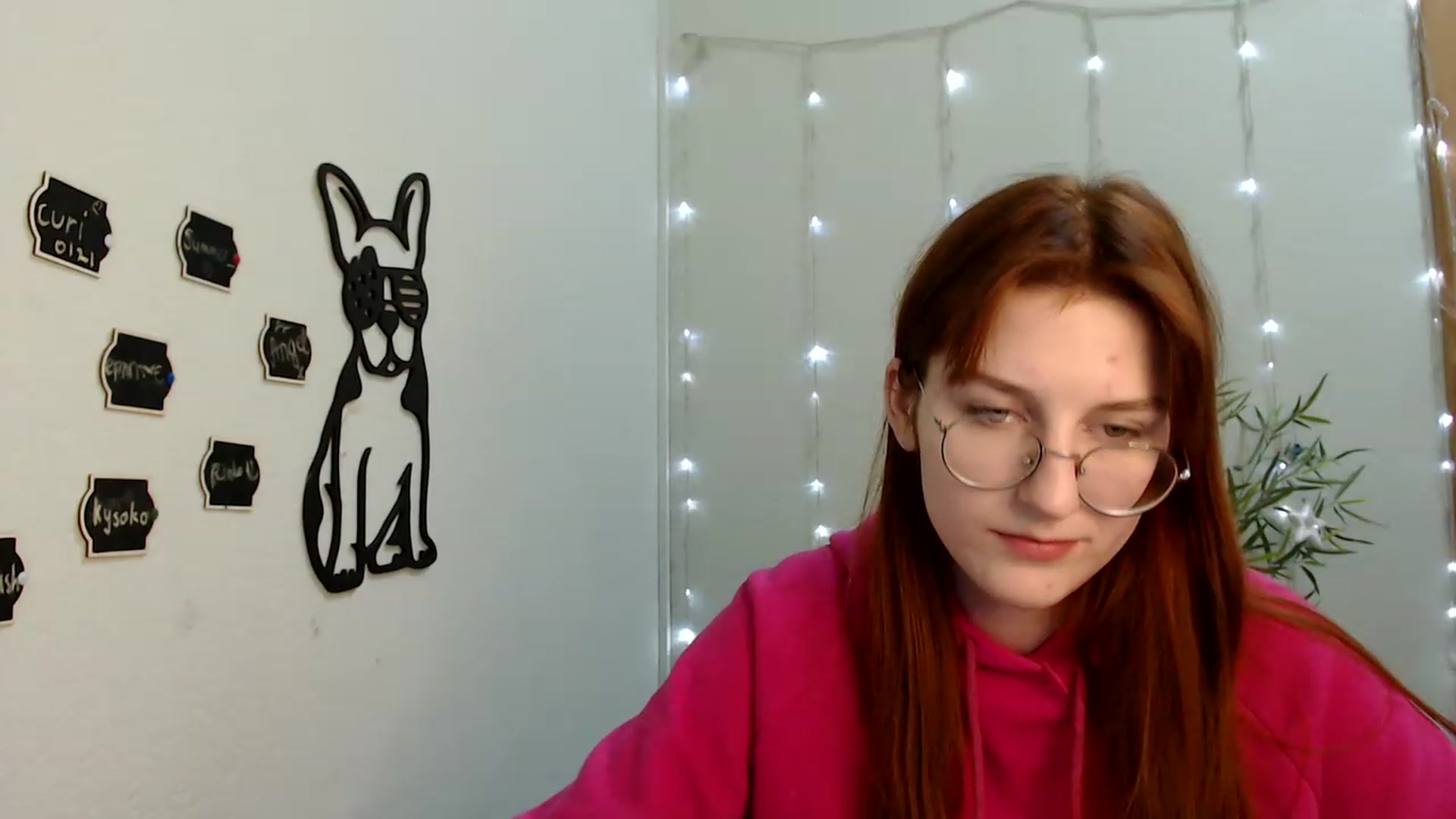 Gallery image thumbnail from Red_Hot_Fox's myfreecams stream on, 12/15/2022, 10:26 image 18 of 20