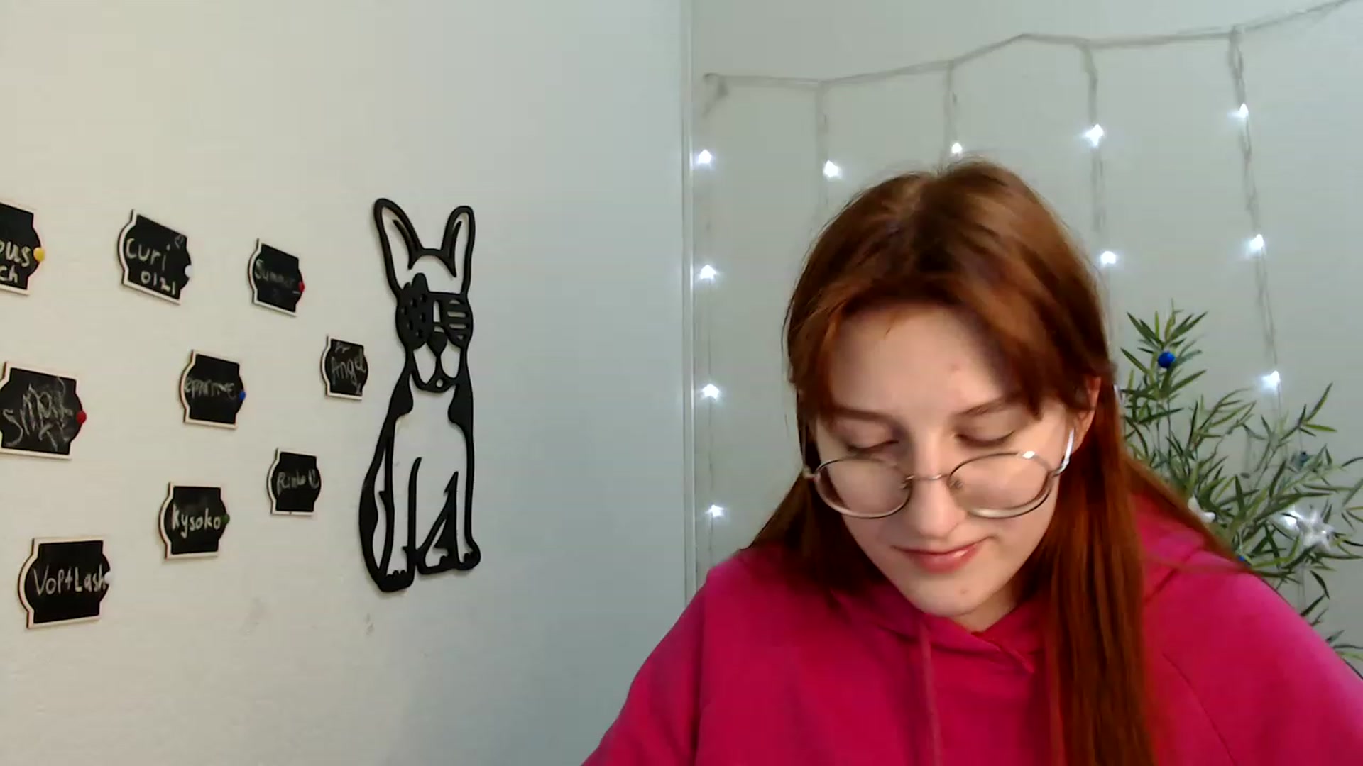 Gallery image thumbnail from Red_Hot_Fox's myfreecams stream on, 12/15/2022, 11:40 image 3 of 20