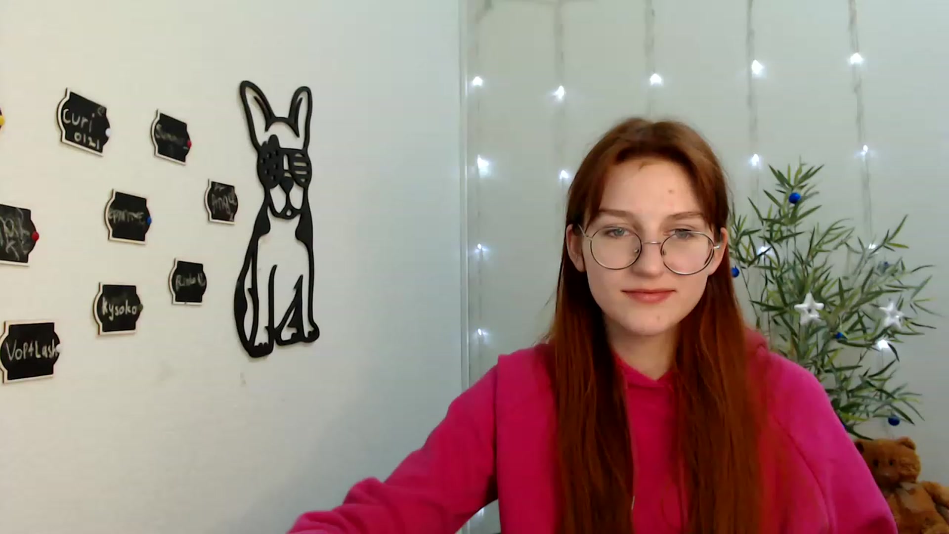 Gallery image thumbnail from Red_Hot_Fox's myfreecams stream on, 12/15/2022, 11:40 image 18 of 20
