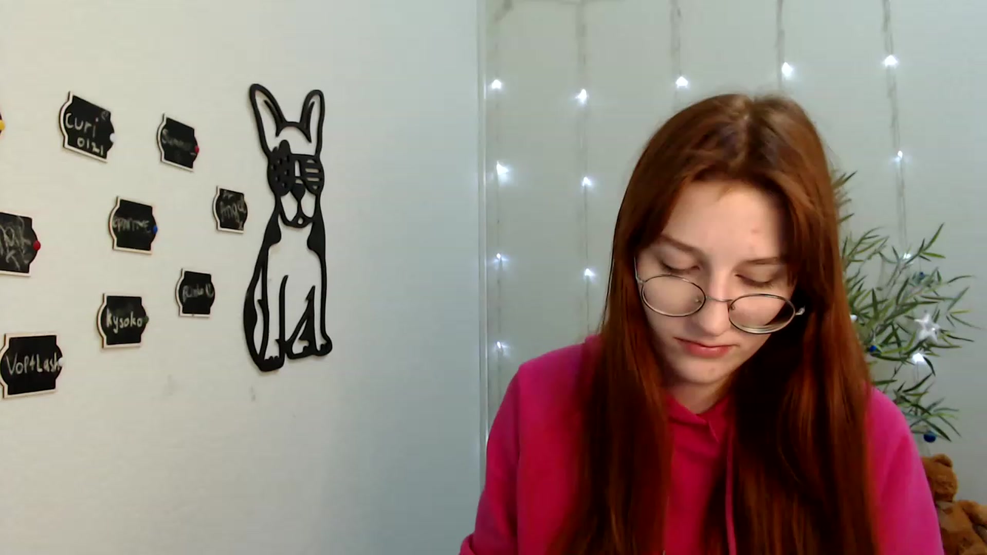 Gallery image thumbnail from Red_Hot_Fox's myfreecams stream on, 12/15/2022, 11:40 image 13 of 20