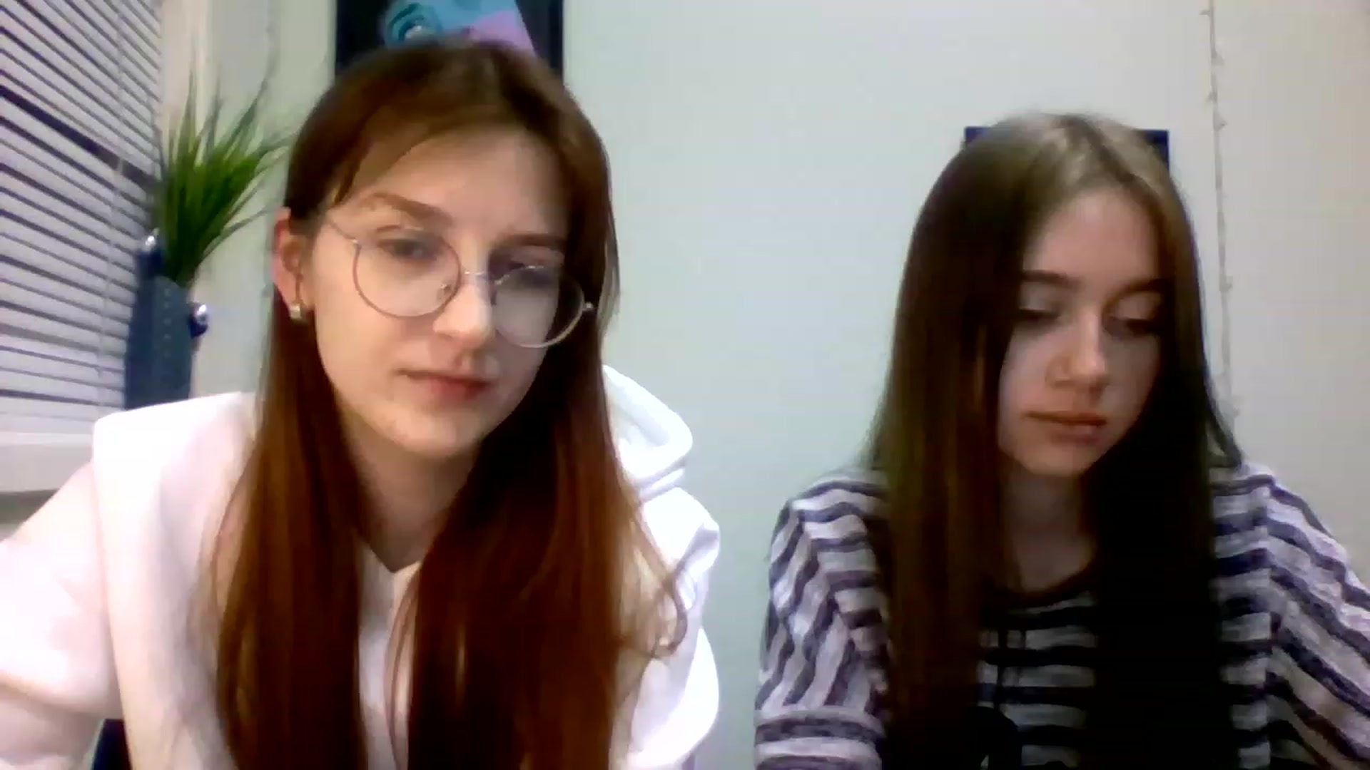 Gallery image thumbnail from Red_Hot_Fox's myfreecams stream on, 12/21/2022, 17:09 image 19 of 20