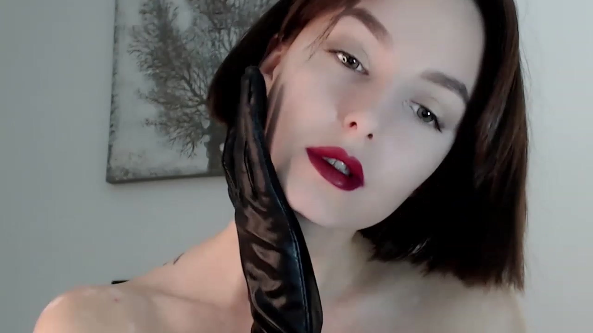 Gallery image thumbnail from Red_Lips_Girl's myfreecams stream on, 11/20/2022, 18:25 image 14 of 20