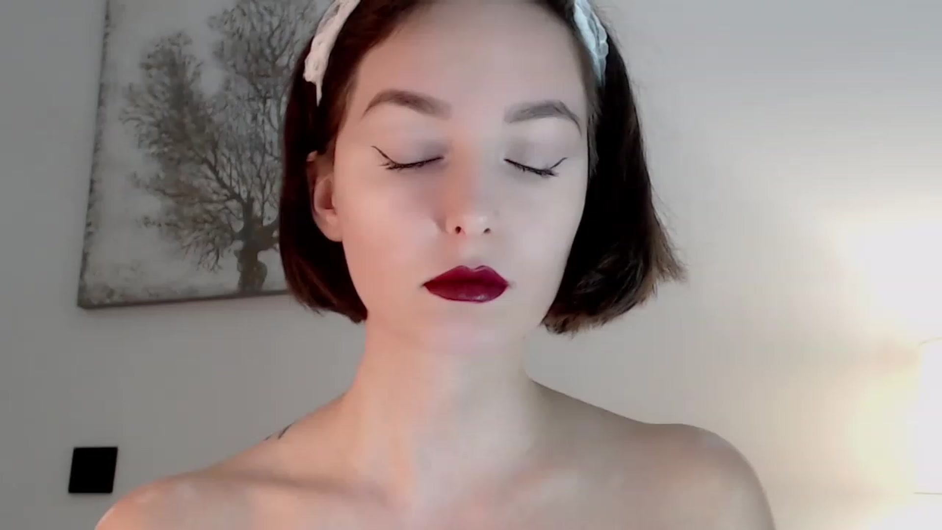 Gallery image thumbnail from Red_Lips_Girl's myfreecams stream on, 12/08/2022, 15:34 image 17 of 20