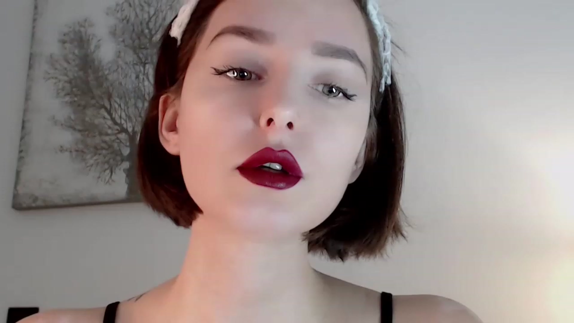 Gallery image thumbnail from Red_Lips_Girl's myfreecams stream on, 12/08/2022, 15:34 image 6 of 20