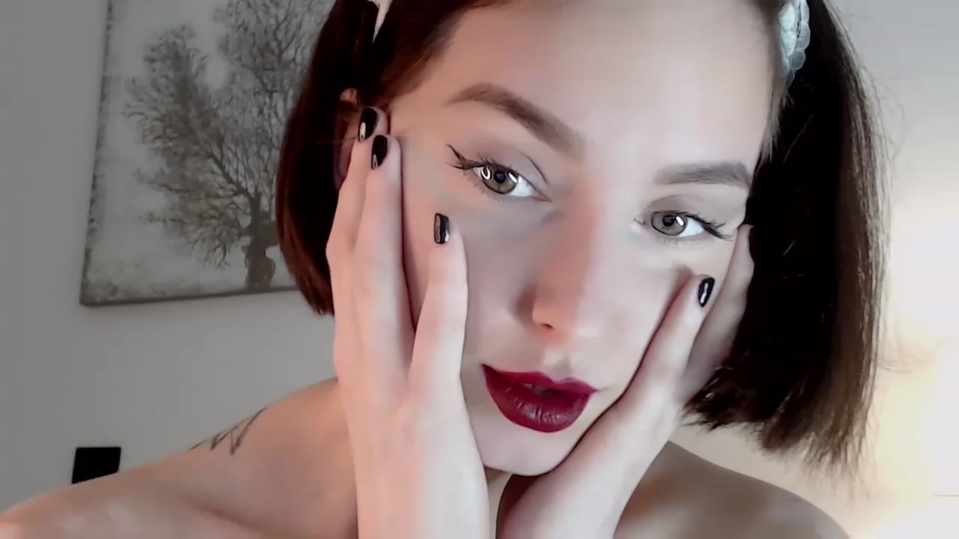 Gallery image thumbnail from Red_Lips_Girl's myfreecams stream on, 12/08/2022, 15:34 image 12 of 20