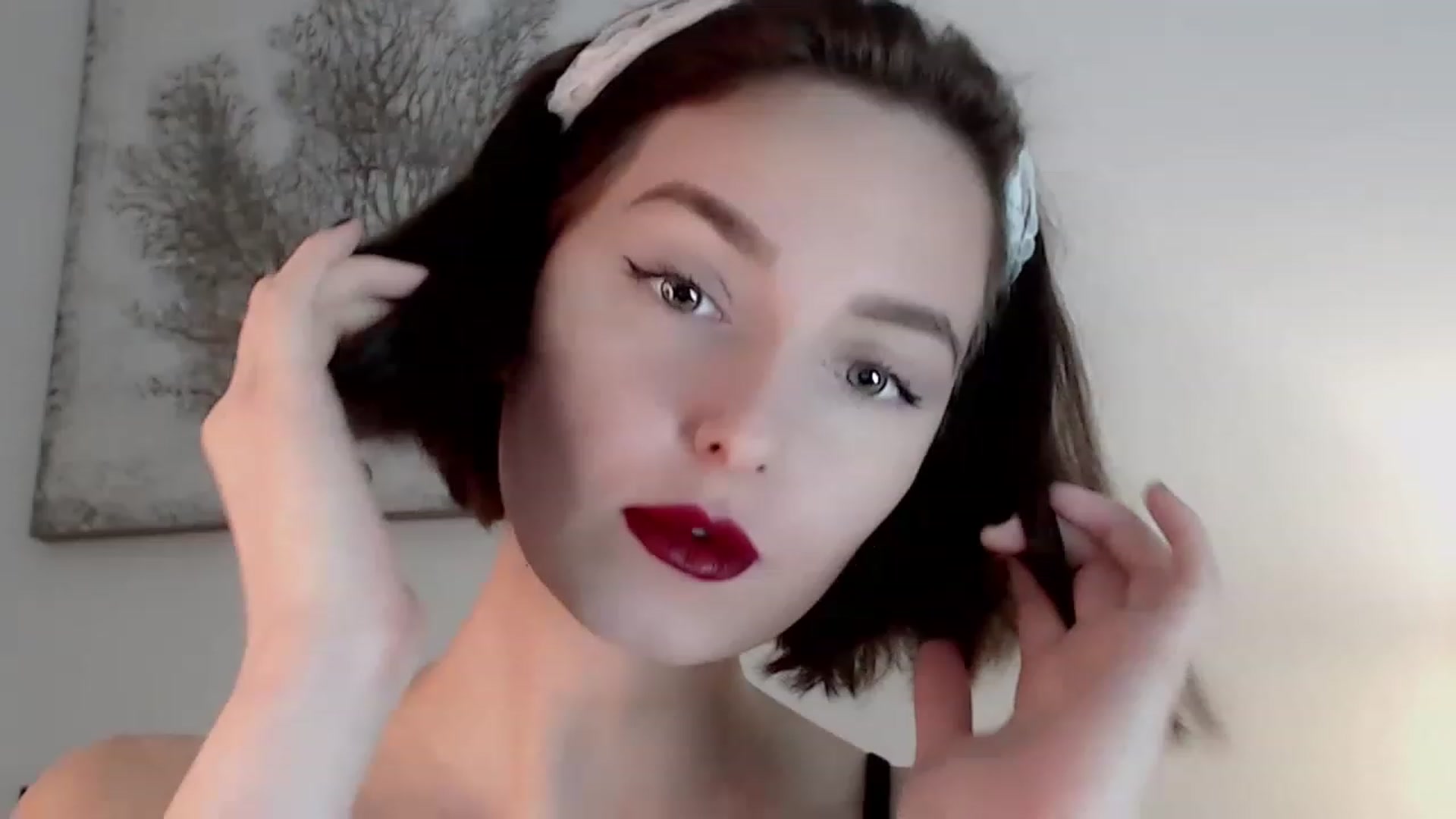 Gallery image thumbnail from Red_Lips_Girl's myfreecams stream on, 12/08/2022, 15:34 image 4 of 20