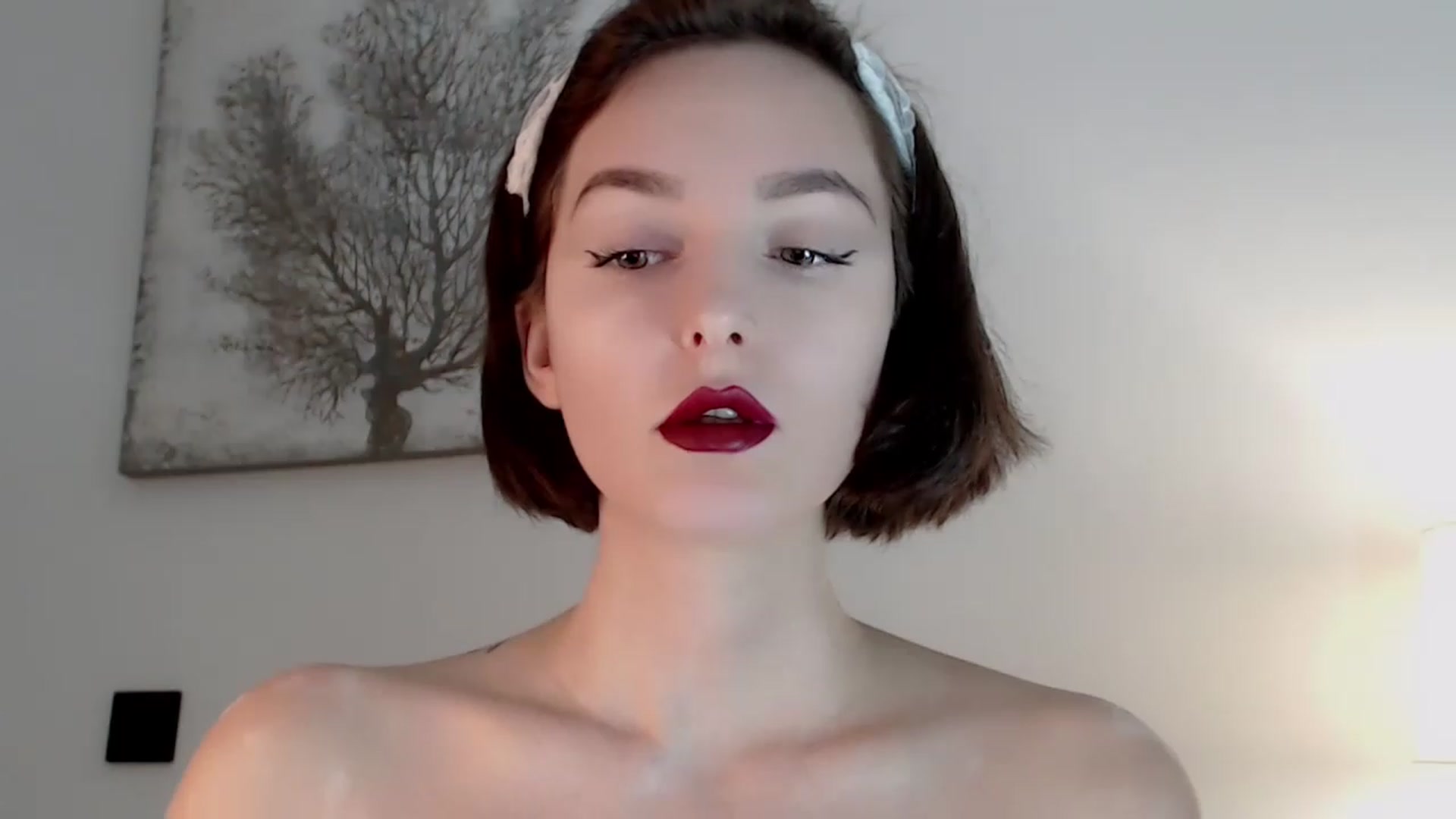 Gallery image thumbnail from Red_Lips_Girl's myfreecams stream on, 12/08/2022, 15:34 image 16 of 20