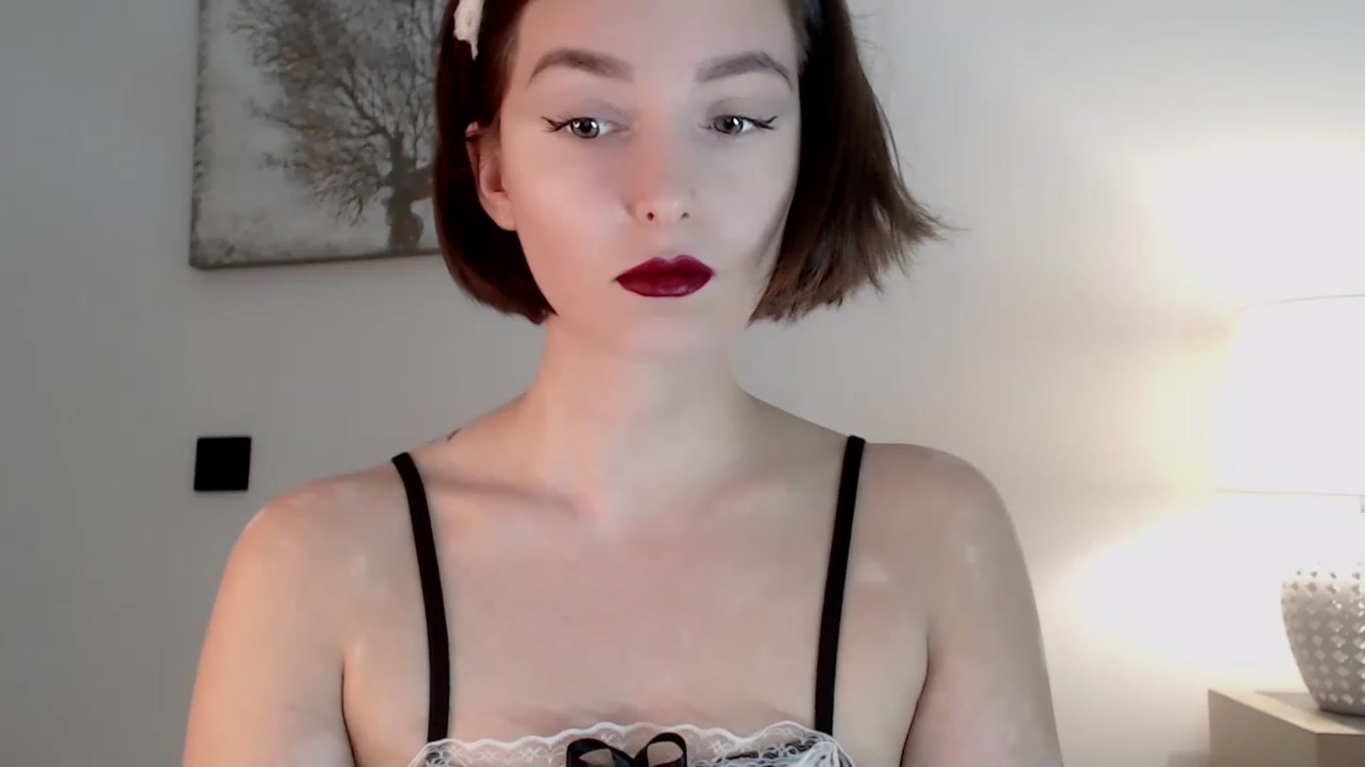 Gallery image thumbnail from Red_Lips_Girl's myfreecams stream on, 12/08/2022, 15:34 image 10 of 20