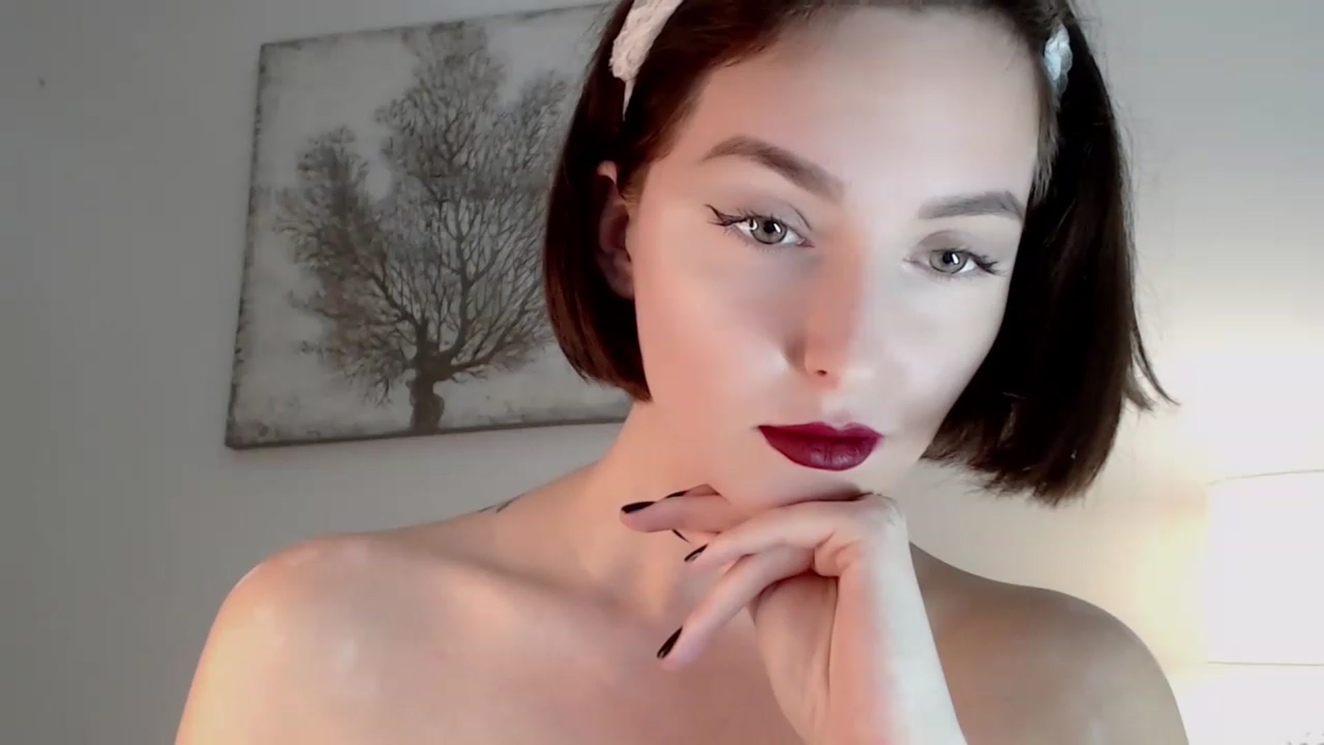 Gallery image thumbnail from Red_Lips_Girl's myfreecams stream on, 12/08/2022, 16:34 image 13 of 20