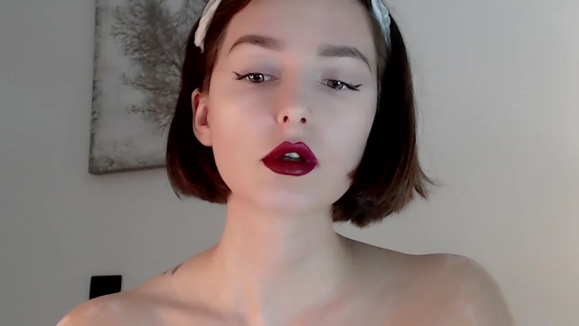 Gallery image thumbnail from Red_Lips_Girl's myfreecams stream on, 12/08/2022, 16:34 image 2 of 20
