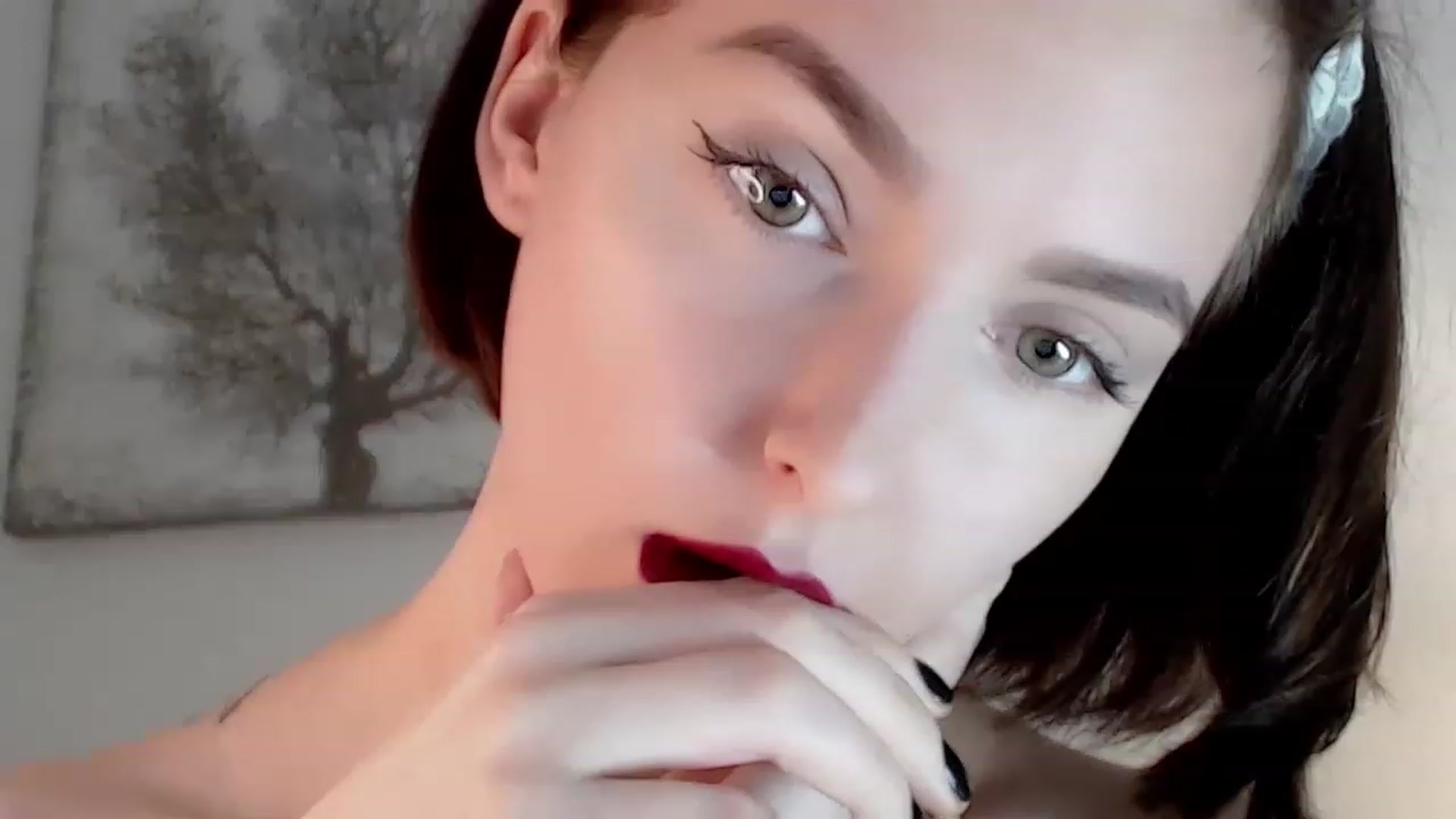 Gallery image thumbnail from Red_Lips_Girl's myfreecams stream on, 12/08/2022, 16:34 image 11 of 20