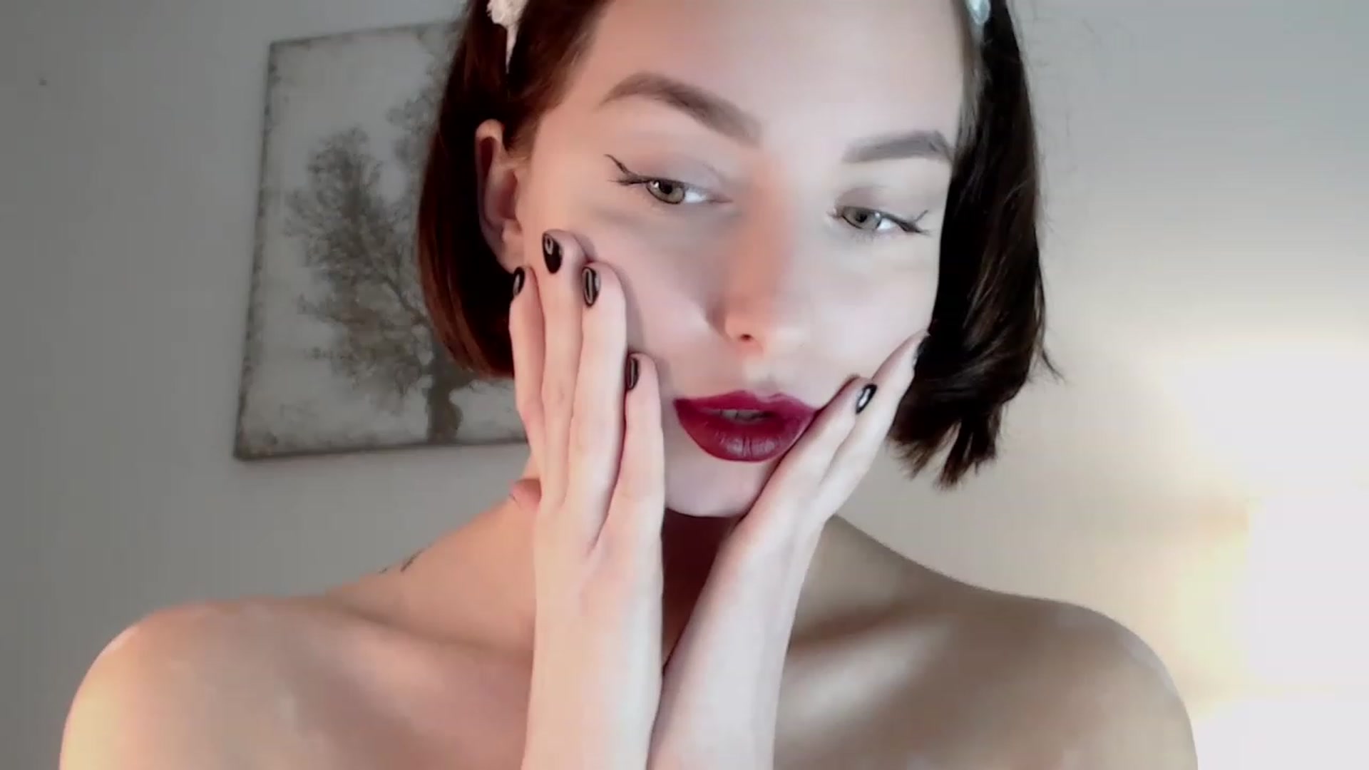 Gallery image thumbnail from Red_Lips_Girl's myfreecams stream on, 12/08/2022, 16:34 image 12 of 20