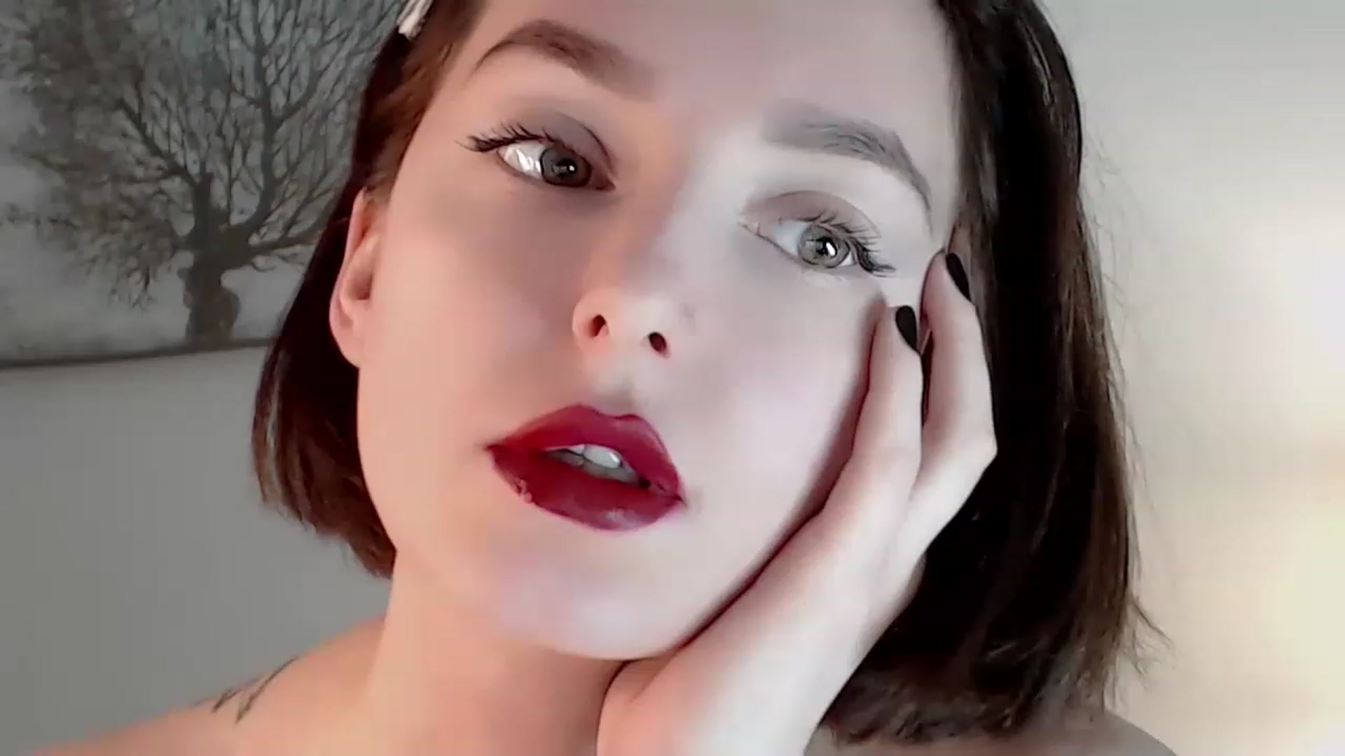 Gallery image thumbnail from Red_Lips_Girl's myfreecams stream on, 12/08/2022, 19:40 image 8 of 20