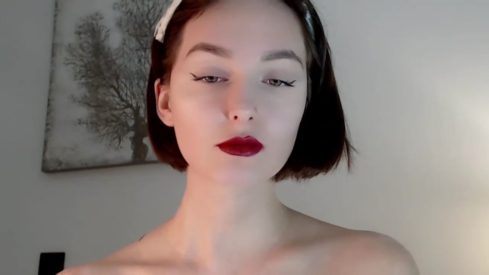 Gallery image thumbnail from Red_Lips_Girl's myfreecams stream on, 12/08/2022, 19:40 image 11 of 20