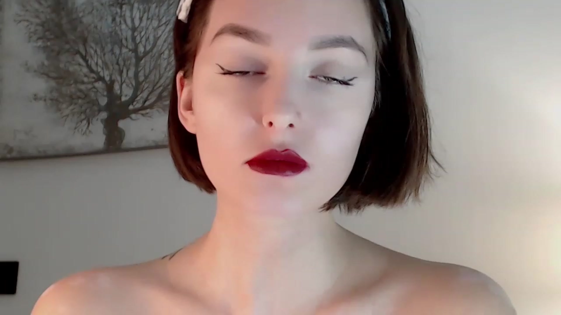 Gallery image thumbnail from Red_Lips_Girl's myfreecams stream on, 12/08/2022, 19:40 image 9 of 20