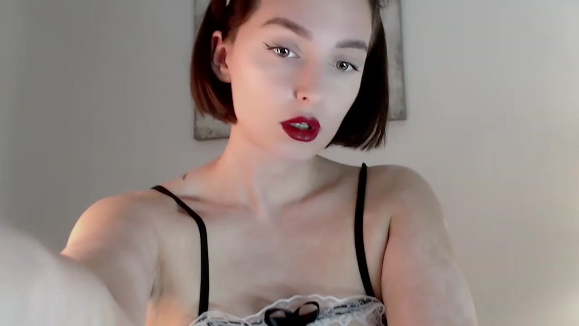 Gallery image thumbnail from Red_Lips_Girl's myfreecams stream on, 12/08/2022, 20:24 image 18 of 20
