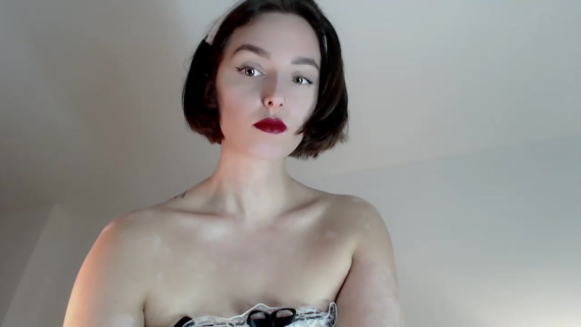 Gallery image thumbnail from Red_Lips_Girl's myfreecams stream on, 12/08/2022, 20:24 image 1 of 20