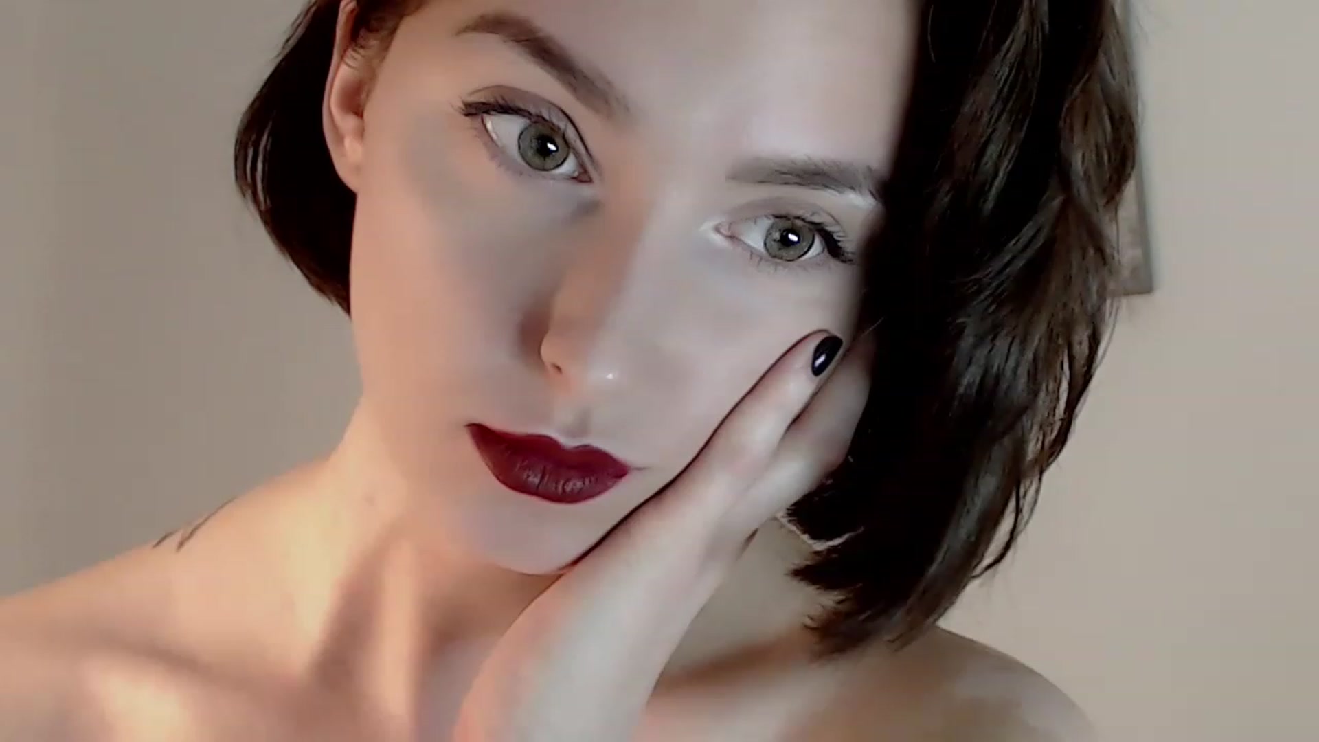 Gallery image thumbnail from Red_Lips_Girl's myfreecams stream on, 12/10/2022, 22:44 image 18 of 20