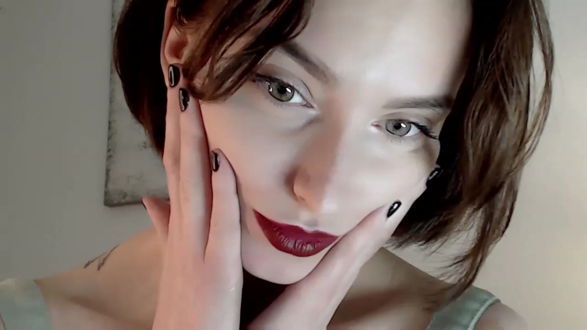 Gallery image thumbnail from Red_Lips_Girl's myfreecams stream on, 12/10/2022, 22:44 image 1 of 20
