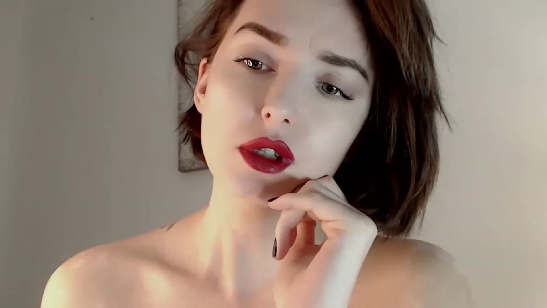 Gallery image thumbnail from Red_Lips_Girl's myfreecams stream on, 12/12/2022, 20:04 image 18 of 20