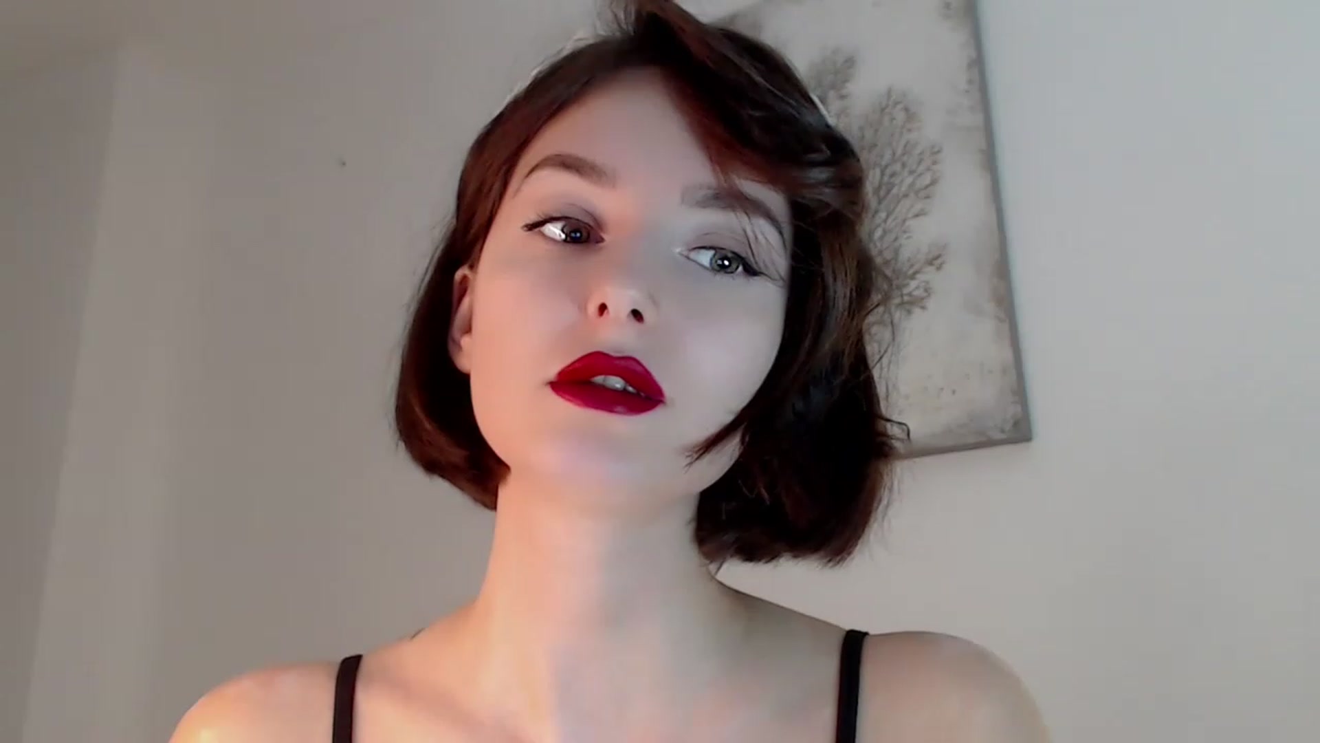 Gallery image thumbnail from Red_Lips_Girl's myfreecams stream on, 12/19/2022, 18:03 image 17 of 20