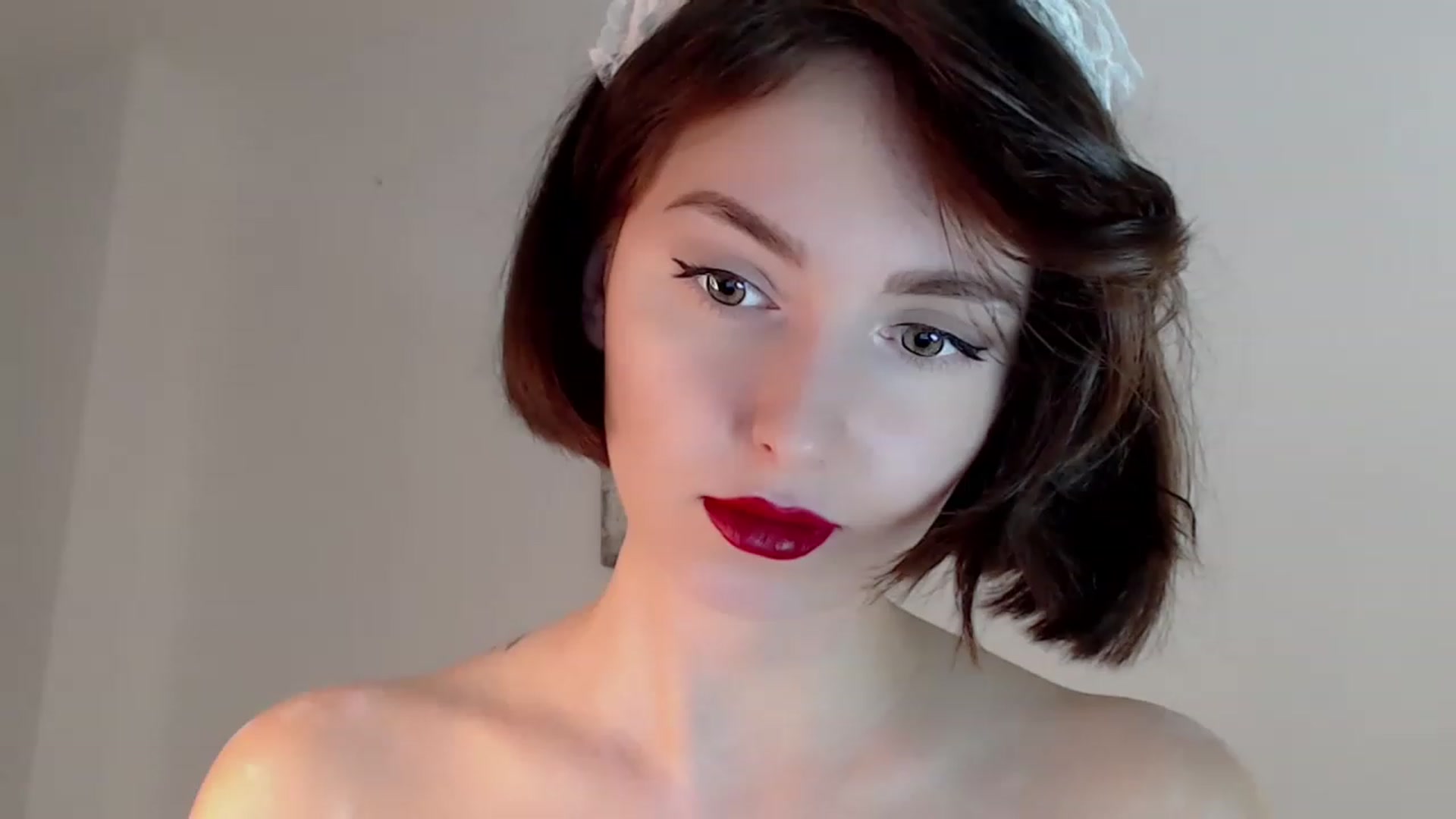 Gallery image thumbnail from Red_Lips_Girl's myfreecams stream on, 12/19/2022, 18:03 image 8 of 20
