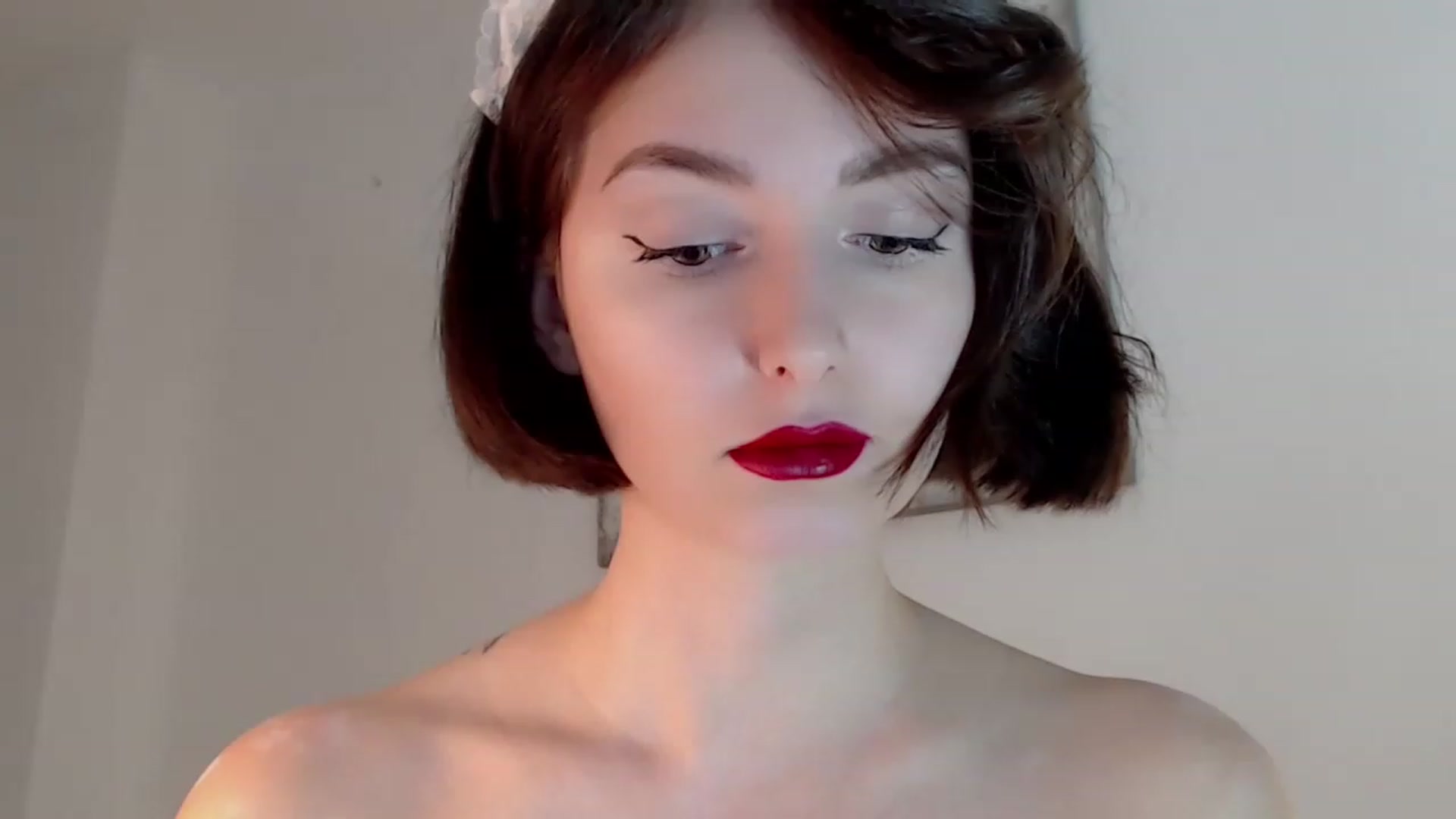 Gallery image thumbnail from Red_Lips_Girl's myfreecams stream on, 12/19/2022, 18:03 image 1 of 20