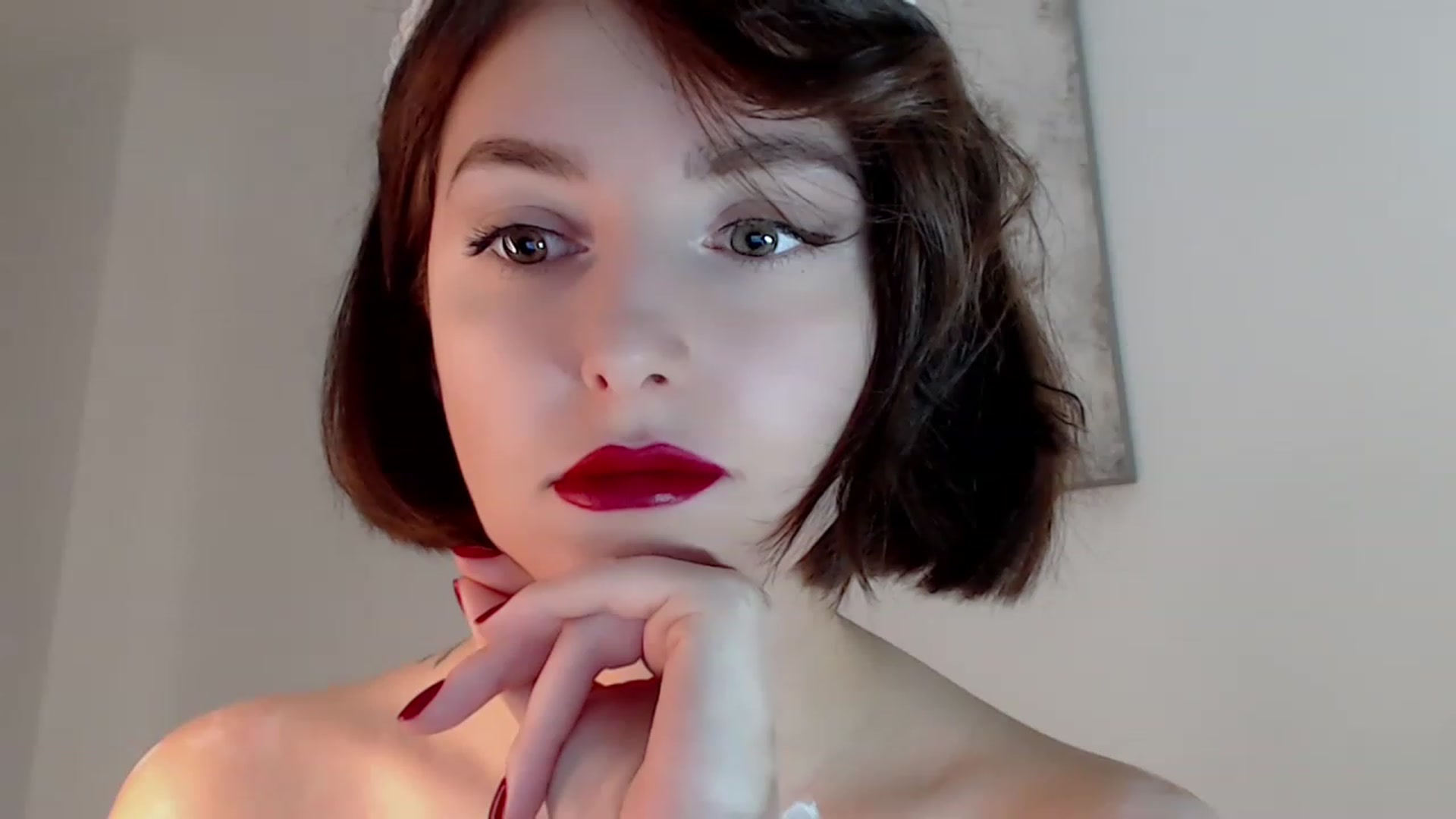 Gallery image thumbnail from Red_Lips_Girl's myfreecams stream on, 12/19/2022, 18:03 image 6 of 20