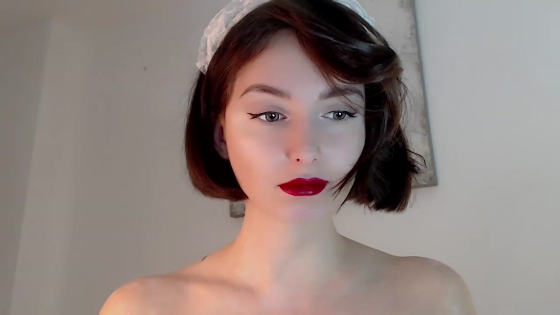 Gallery image thumbnail from Red_Lips_Girl's myfreecams stream on, 12/19/2022, 18:03 image 10 of 20