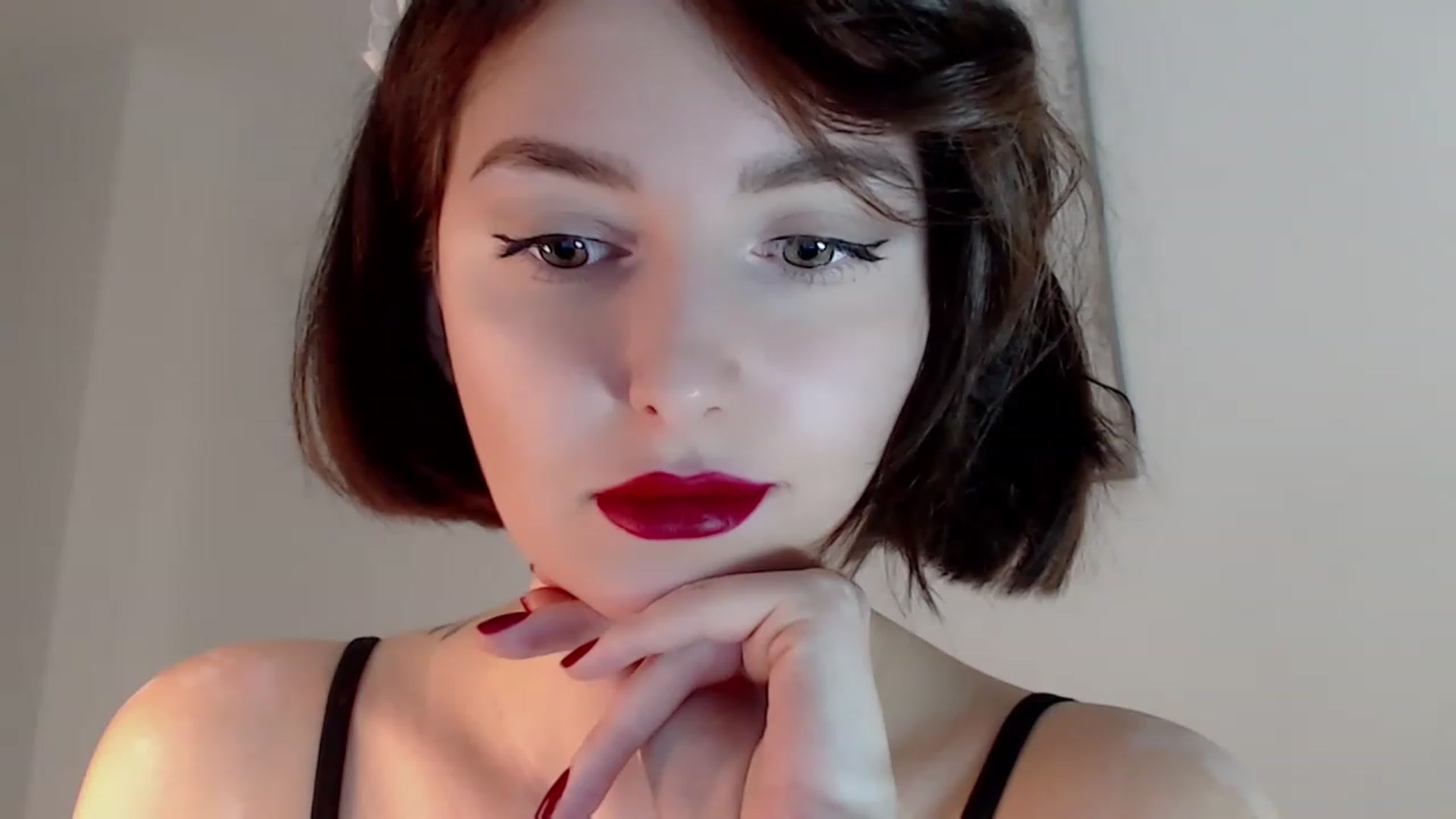 Gallery image thumbnail from Red_Lips_Girl's myfreecams stream on, 12/19/2022, 18:03 image 13 of 20