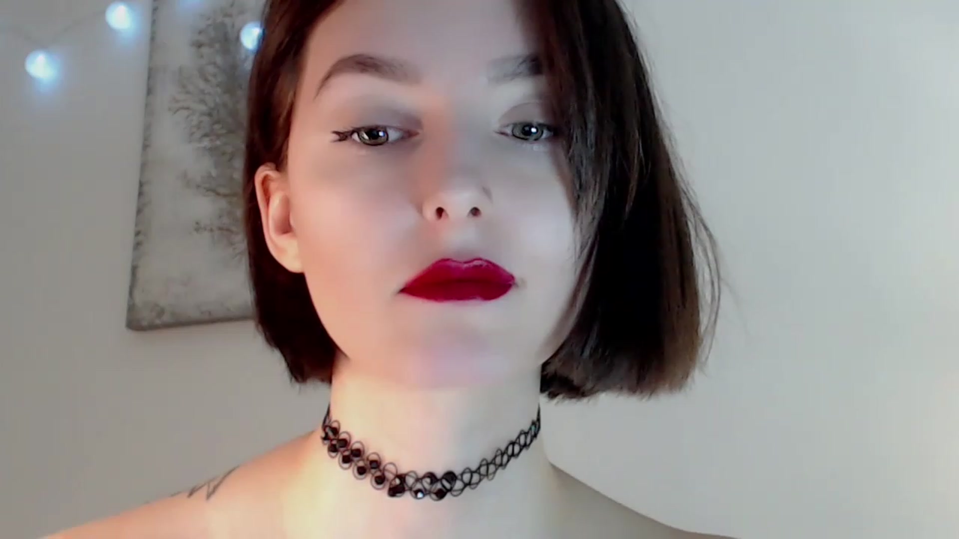 Gallery image thumbnail from Red_Lips_Girl's myfreecams stream on, 12/24/2022, 23:33 image 12 of 20