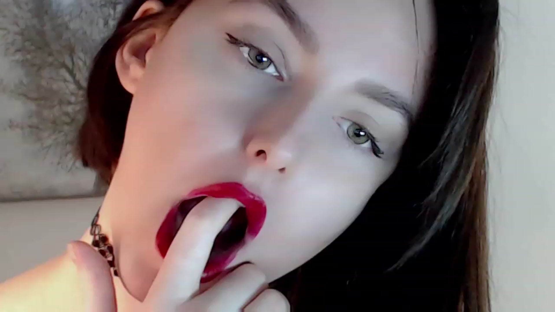 Gallery image thumbnail from Red_Lips_Girl's myfreecams stream on, 12/24/2022, 23:33 image 10 of 20