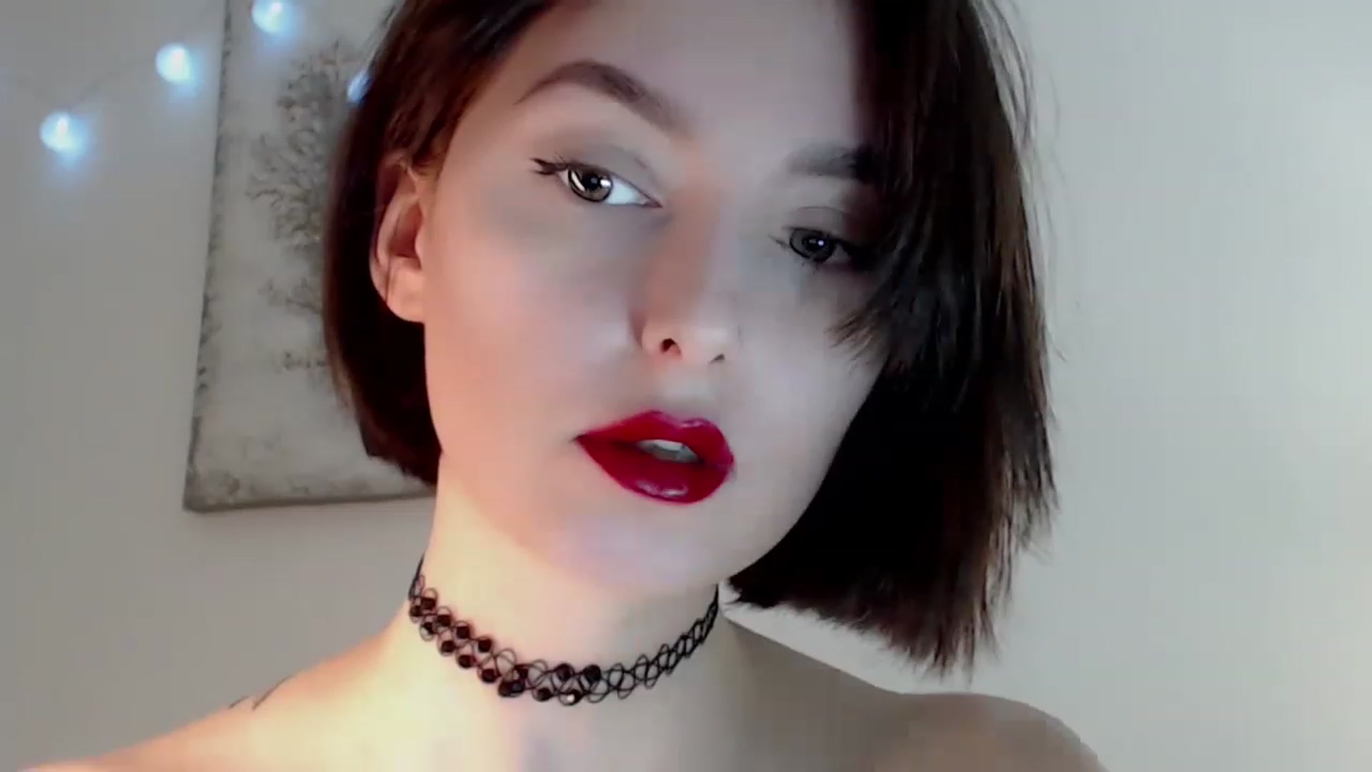 Gallery image thumbnail from Red_Lips_Girl's myfreecams stream on, 12/24/2022, 23:33 image 18 of 20