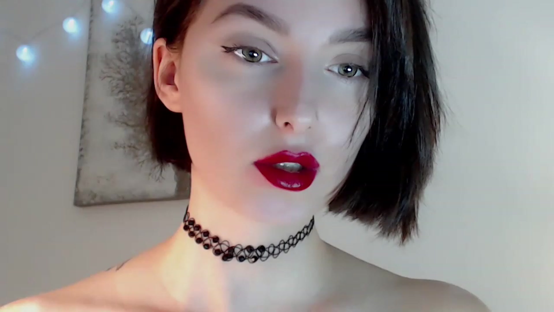 Gallery image thumbnail from Red_Lips_Girl's myfreecams stream on, 12/24/2022, 23:33 image 19 of 20