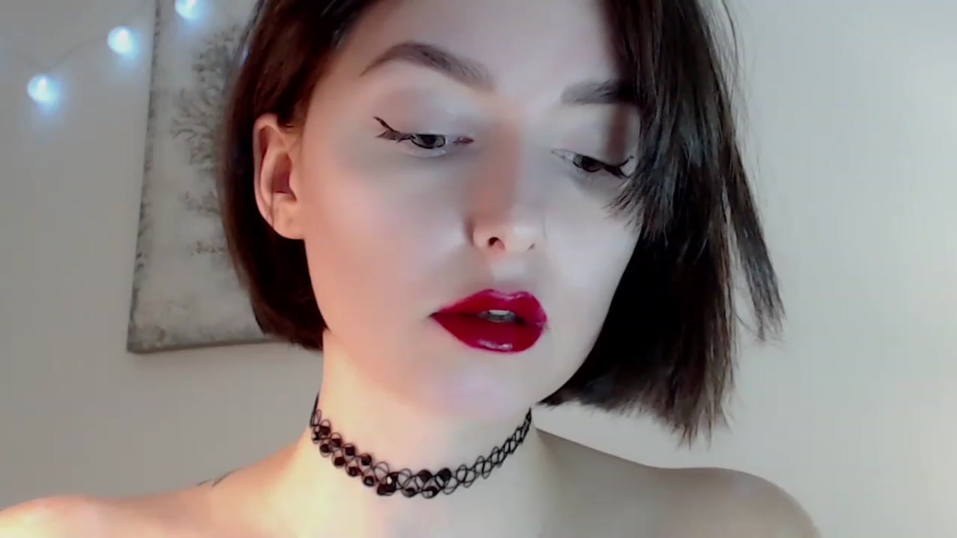 Gallery image thumbnail from Red_Lips_Girl's myfreecams stream on, 12/24/2022, 23:33 image 17 of 20