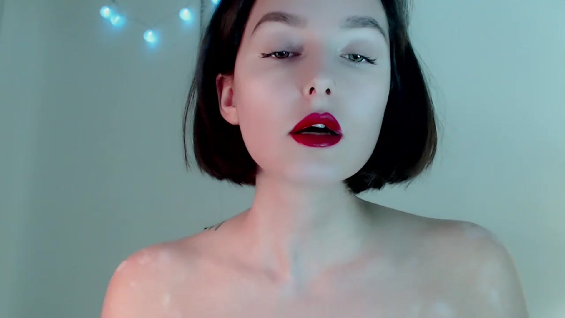 Gallery image thumbnail from Red_Lips_Girl's myfreecams stream on, 12/29/2022, 24:11 image 14 of 20