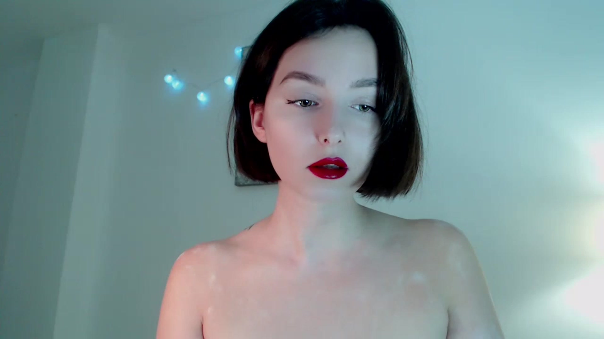 Gallery image thumbnail from Red_Lips_Girl's myfreecams stream on, 12/29/2022, 24:11 image 11 of 20