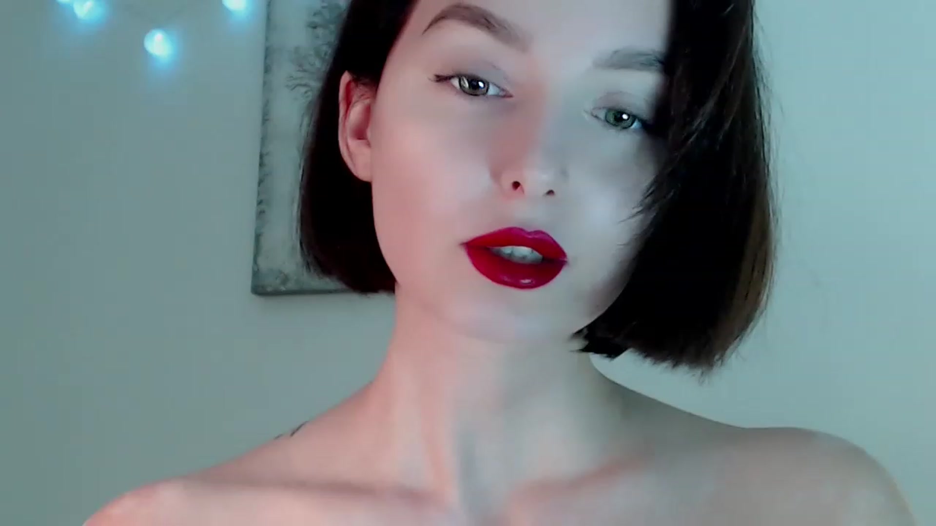 Gallery image thumbnail from Red_Lips_Girl's myfreecams stream on, 12/29/2022, 24:11 image 6 of 20