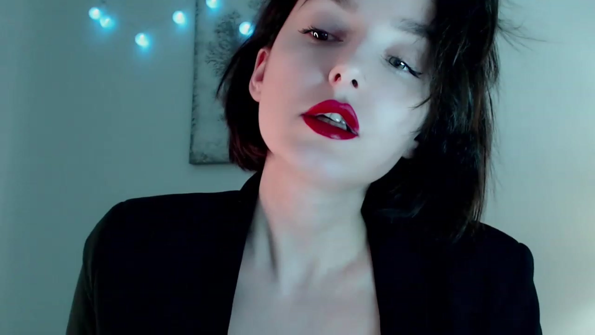 Gallery image thumbnail from Red_Lips_Girl's myfreecams stream on, 12/29/2022, 24:11 image 1 of 20
