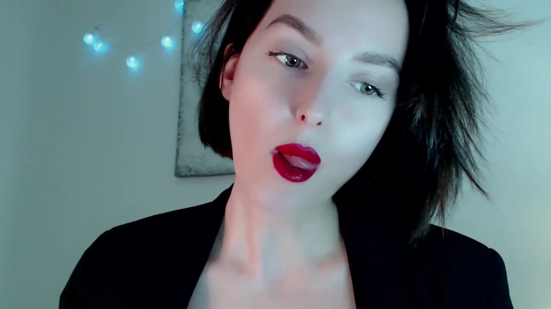 Gallery image thumbnail from Red_Lips_Girl's myfreecams stream on, 12/29/2022, 24:23 image 14 of 20