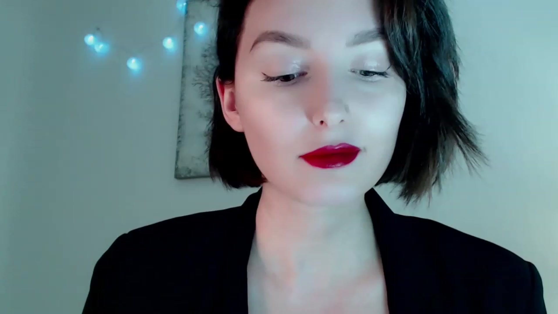 Gallery image thumbnail from Red_Lips_Girl's myfreecams stream on, 12/29/2022, 24:23 image 1 of 20
