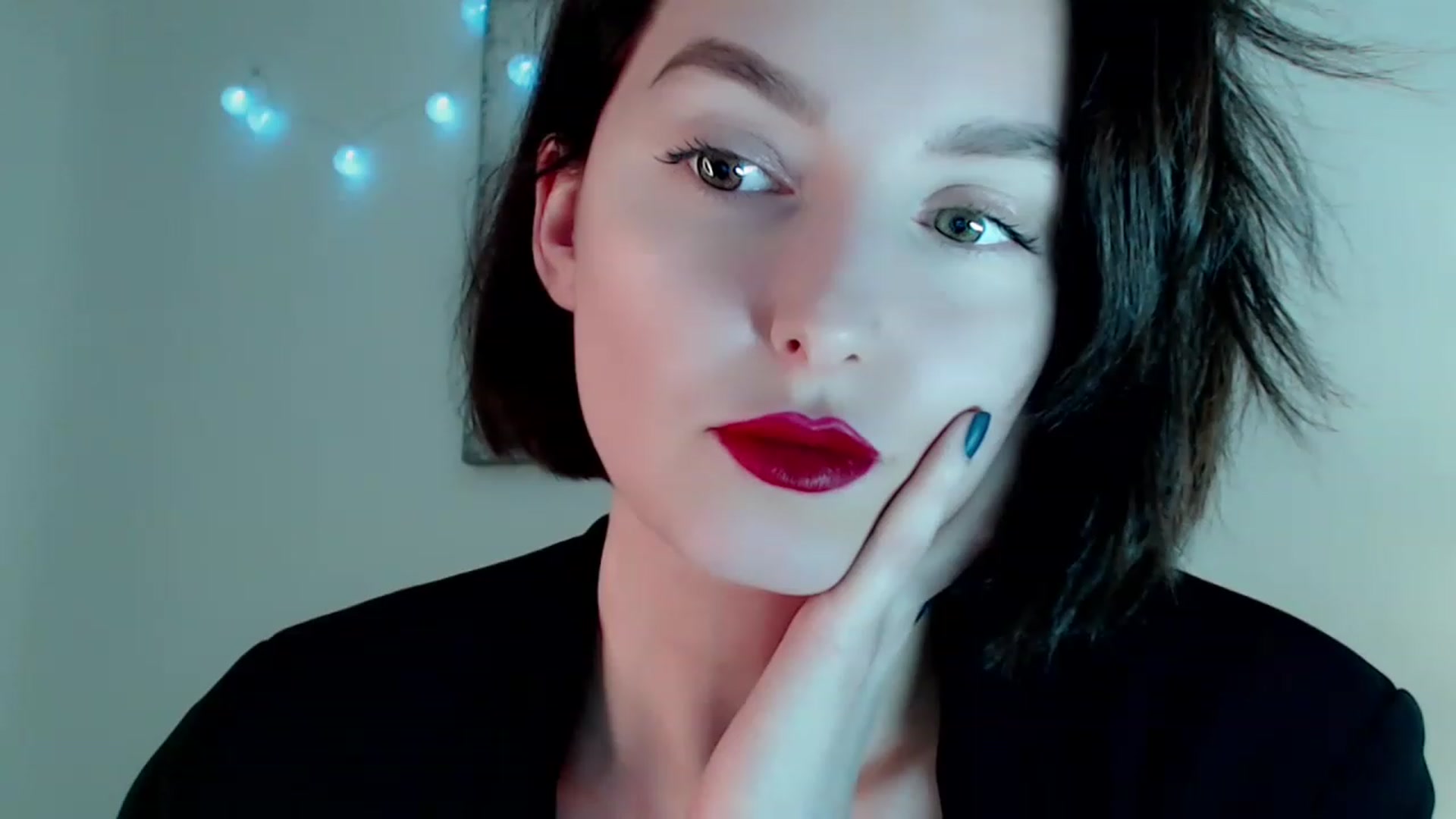 Gallery image thumbnail from Red_Lips_Girl's myfreecams stream on, 12/29/2022, 24:23 image 12 of 20