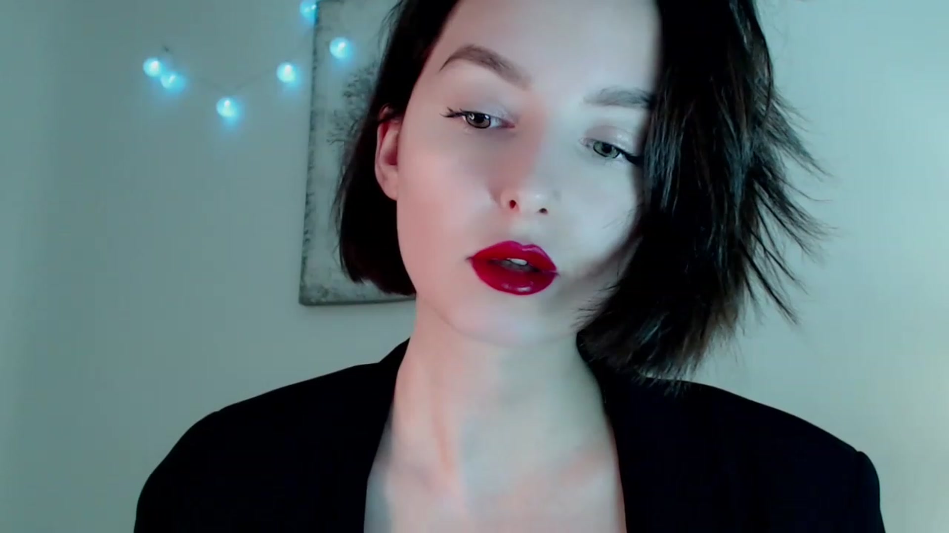 Gallery image thumbnail from Red_Lips_Girl's myfreecams stream on, 12/29/2022, 24:23 image 13 of 20