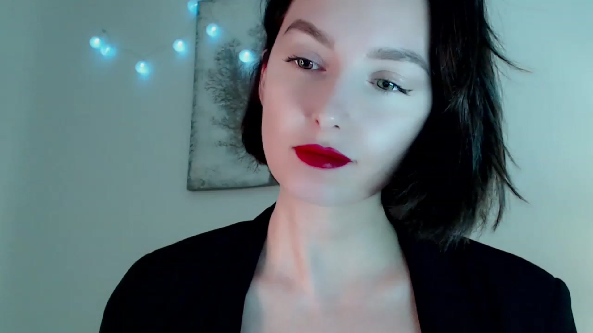 Gallery image thumbnail from Red_Lips_Girl's myfreecams stream on, 12/29/2022, 24:23 image 17 of 20